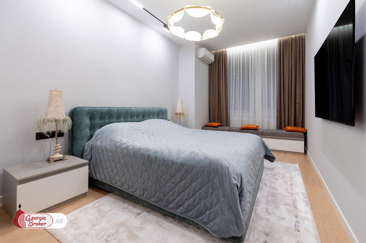 იყიდება ახალი გარემონტებული 4 ოთახიანი ბინა ვაკეში